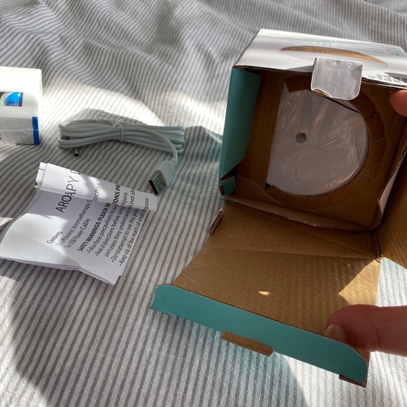 Sharper Image portable misting diffuser & Premium Essential Oils - Picture 6 of 12